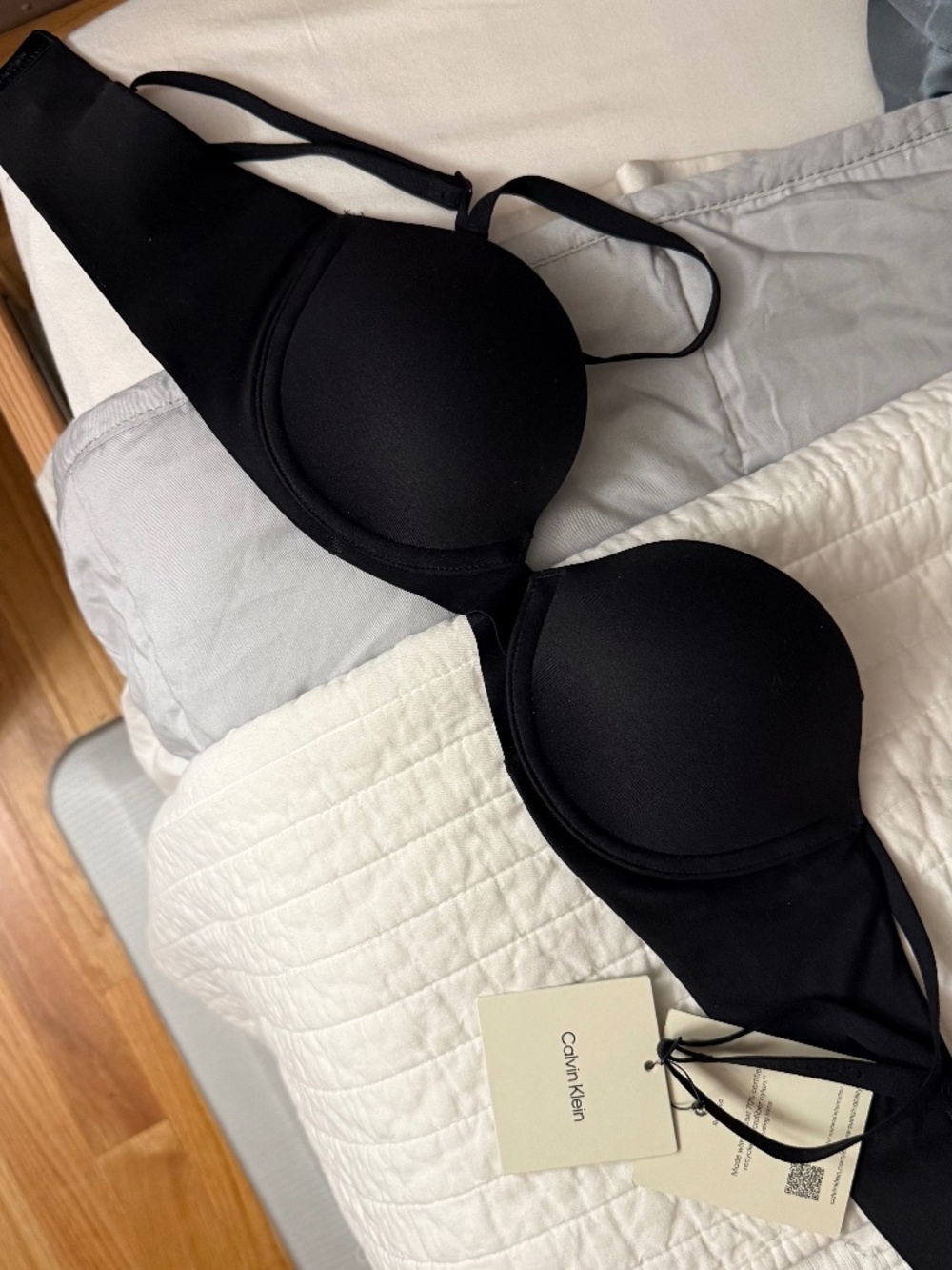 Calvin Klein Push-Up Bra – NWT – Black – 32A (WILL BE GOOD FOR 30A)